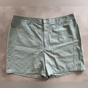 NWT Banana Republic Shorts Green Mid Rise Beach Preppy Casual, Size 14